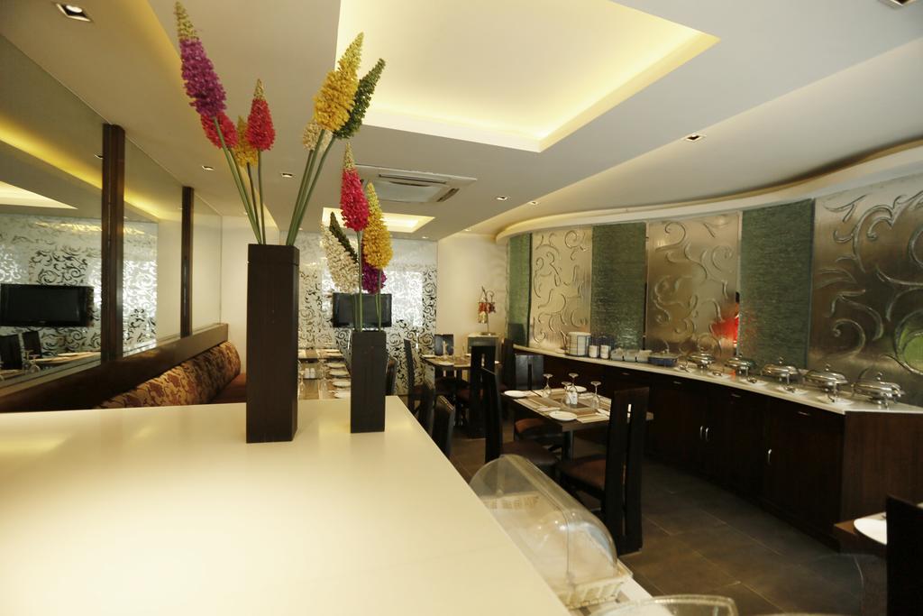 Good Times Hotel Delhi Kültér fotó