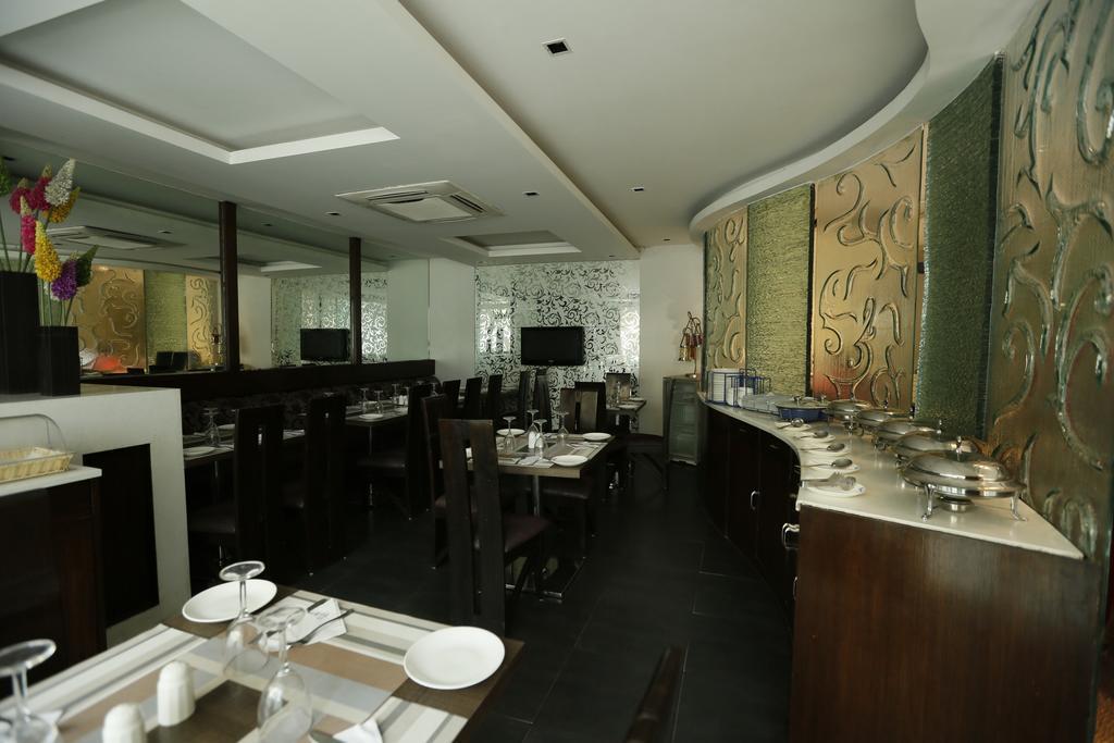 Good Times Hotel Delhi Kültér fotó