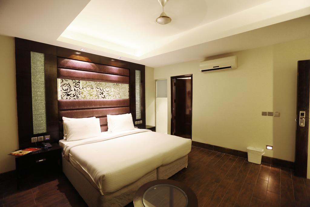 Good Times Hotel Delhi Kültér fotó