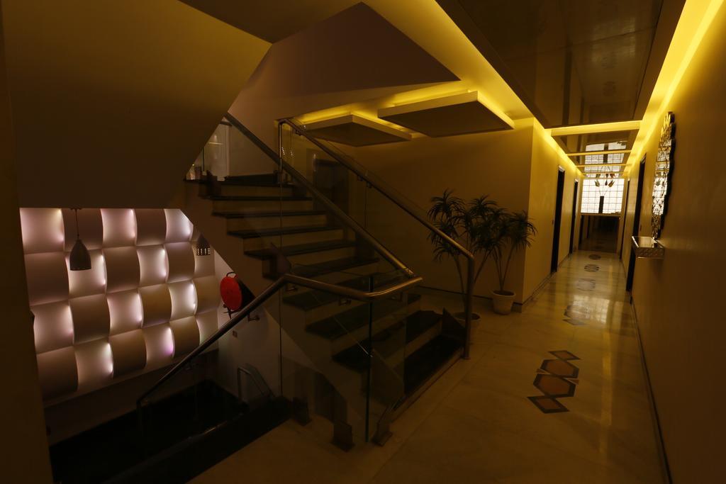 Good Times Hotel Delhi Kültér fotó
