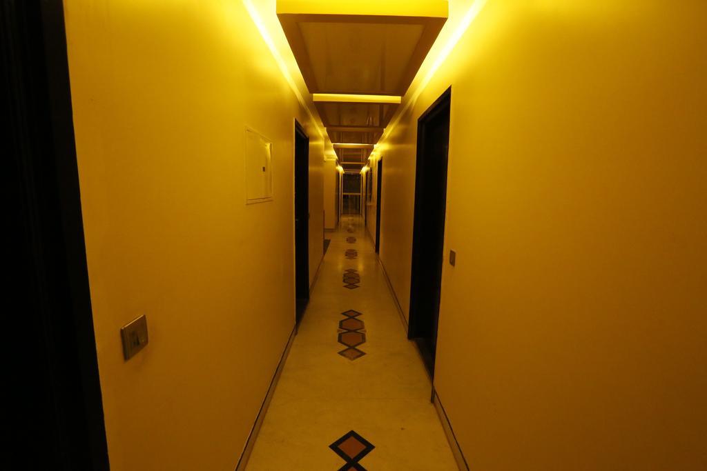 Good Times Hotel Delhi Kültér fotó