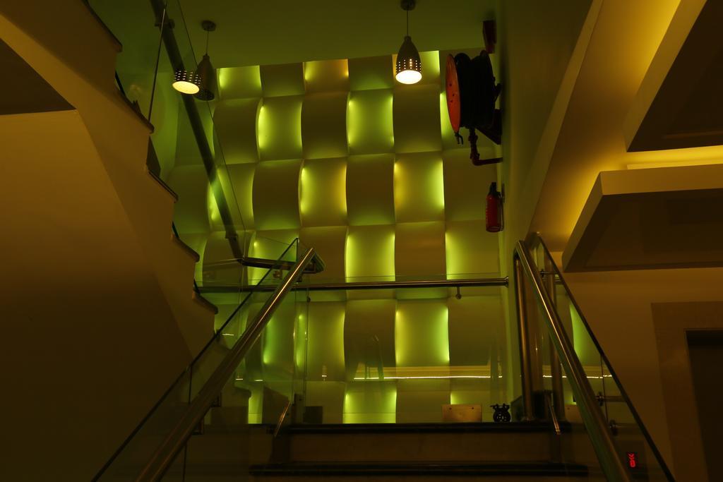 Good Times Hotel Delhi Kültér fotó